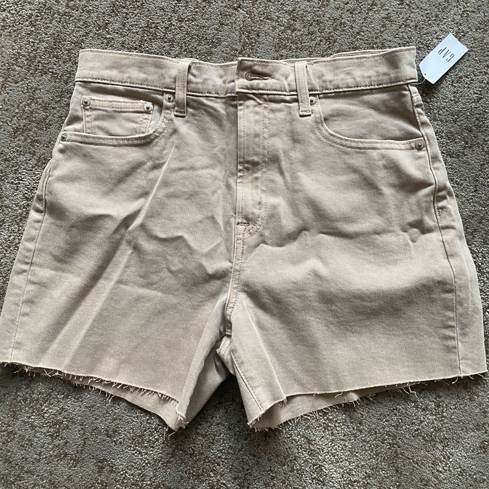 Gap 4” High Rise Jean Shorts, brand new with tags!